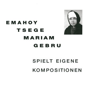 Tsege Mariam Gebru spielt eigene Kompositionen